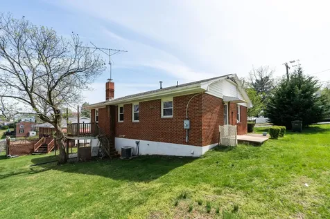 2209 Third Street Staunton VA 24401