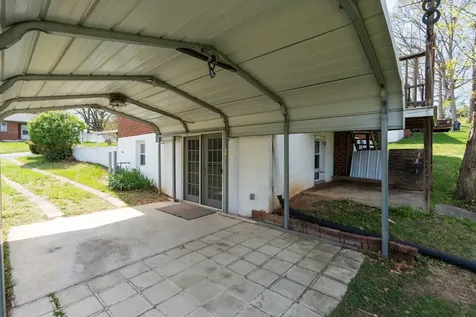 2209 Third Street Staunton VA 24401