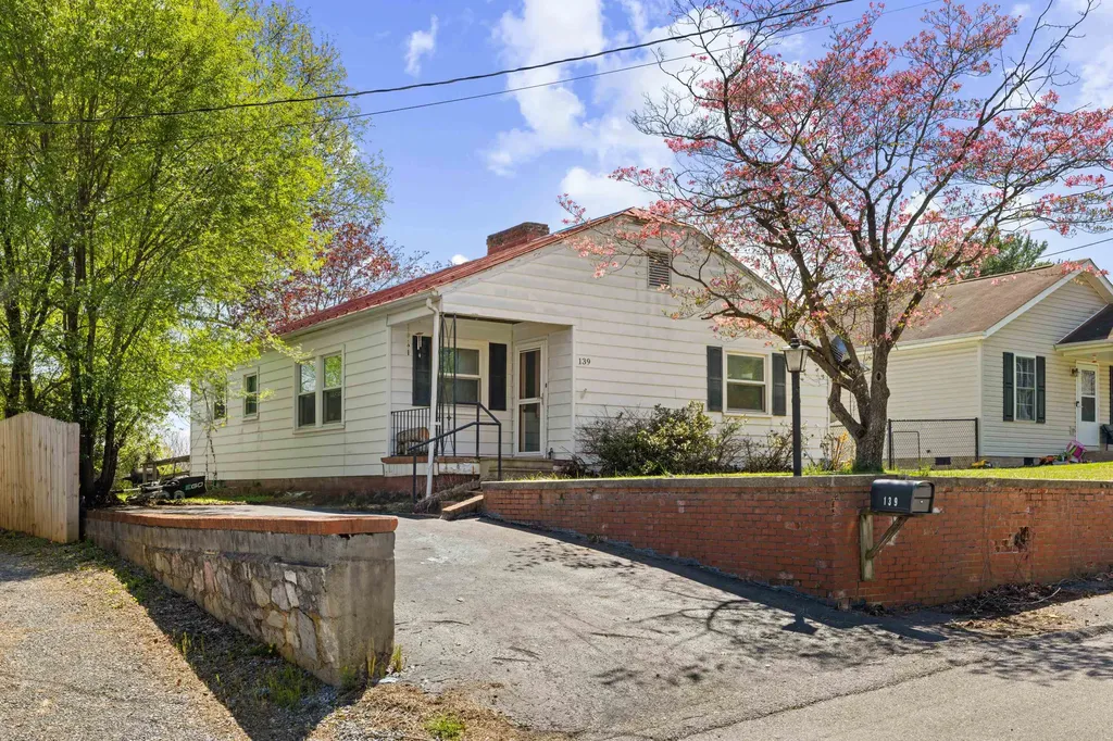 139 Straith Street Staunton VA 24401