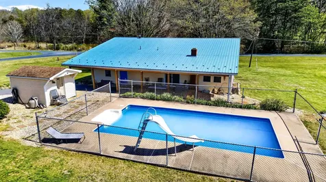 22 Oak Ridge Lane Staunton VA 24401