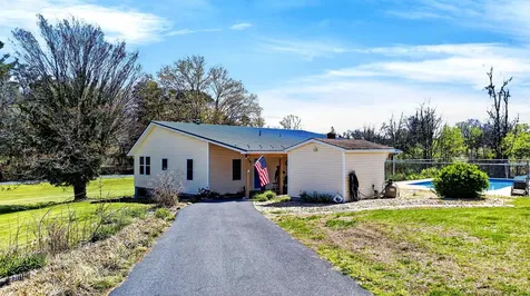 22 Oak Ridge Lane Staunton VA 24401