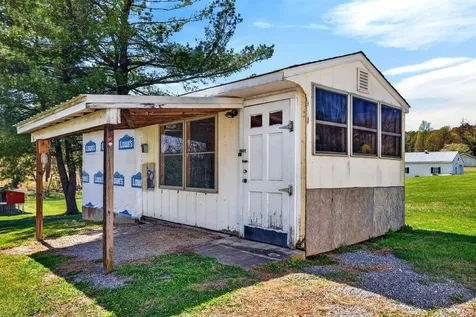 22 Oak Ridge Lane Staunton VA 24401