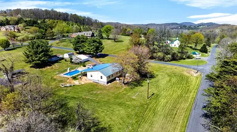 22 Oak Ridge Lane Staunton VA 24401