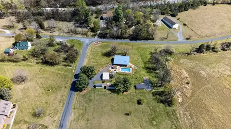 22 Oak Ridge Lane Staunton VA 24401