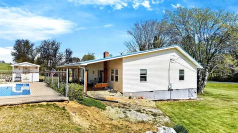 22 Oak Ridge Lane Staunton VA 24401