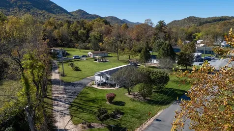 16 Ball Diamond Trail Vesuvius VA 24483