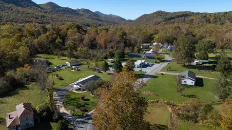 16 Ball Diamond Trail Vesuvius VA 24483