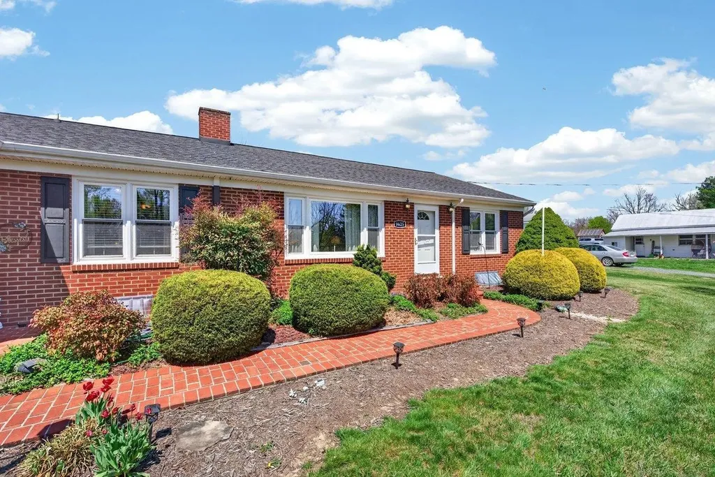 Mcgaheysville VA, 9625 Town Hall Road