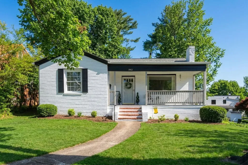 1913 Monticello Street Waynesboro VA 22980
