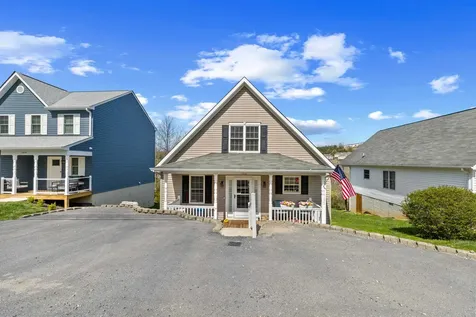 1008 Middlebrook Avenue Staunton VA 24401