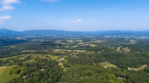 137 Crestwood Drive Churchville VA 24421