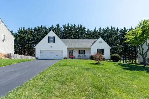 204 Devon Court Waynesboro VA 22980