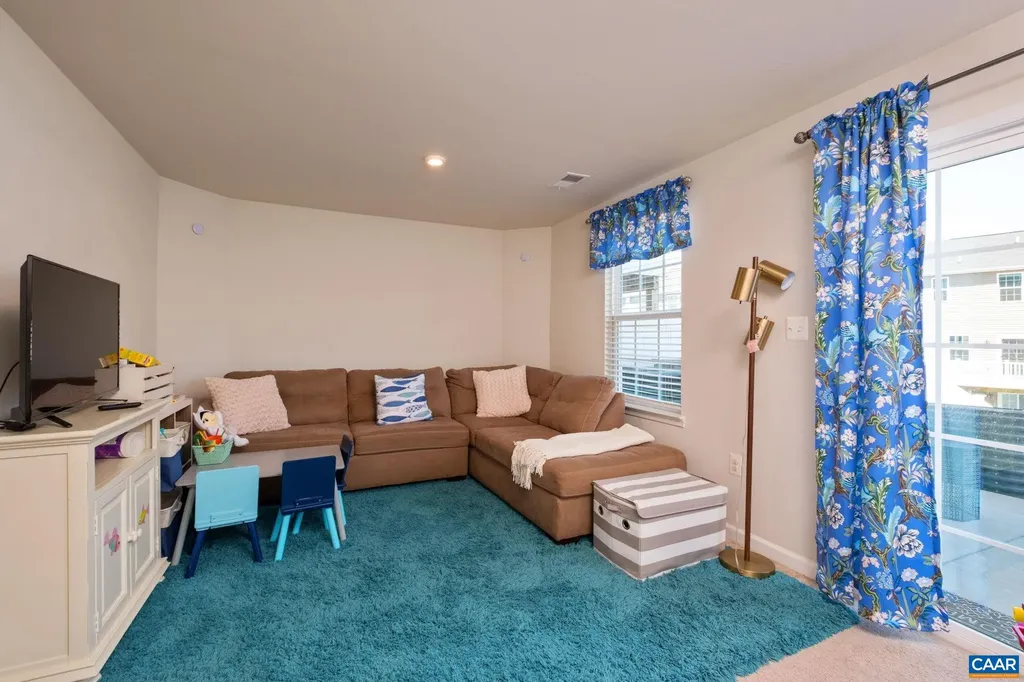 76 Park Drive Palmyra VA 22963