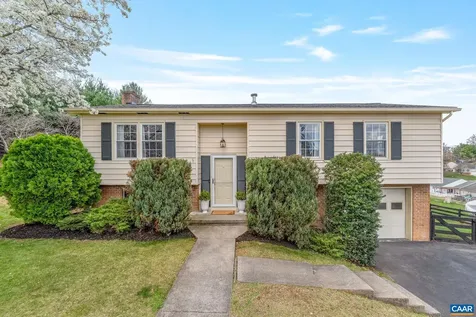 704 Carann Street Staunton VA 24401