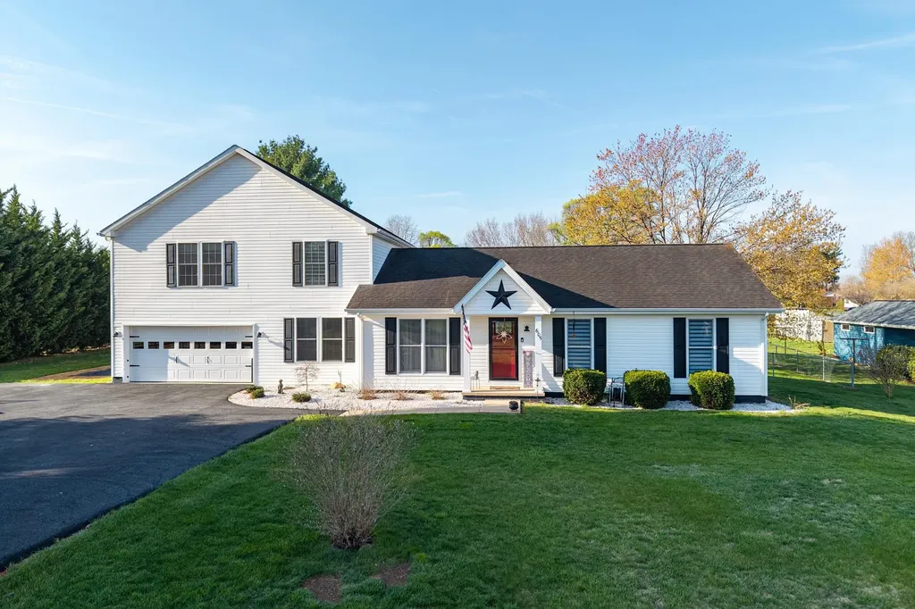 605 16th Street Grottoes VA 24441