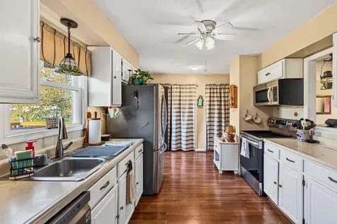 605 16th Street Grottoes VA 24441