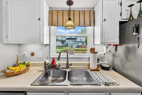 605 16th Street Grottoes VA 24441