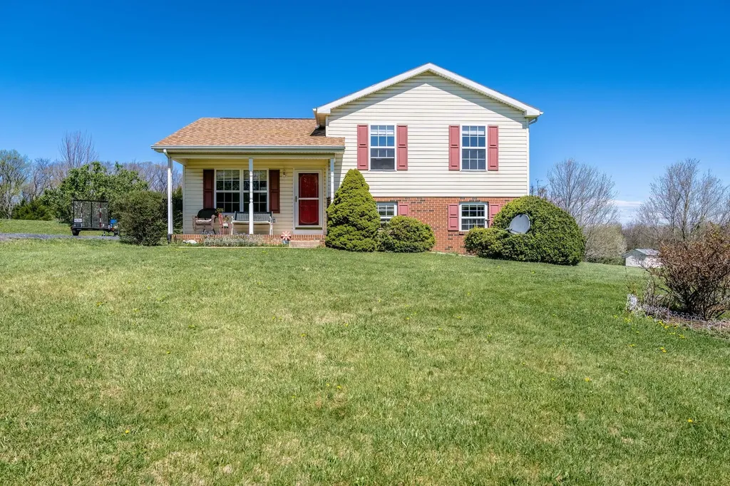 1075 Chestnut Ridge Road Staunton VA 24401