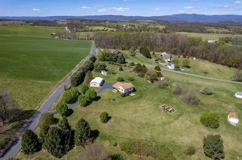 1075 Chestnut Ridge Road Staunton VA 24401