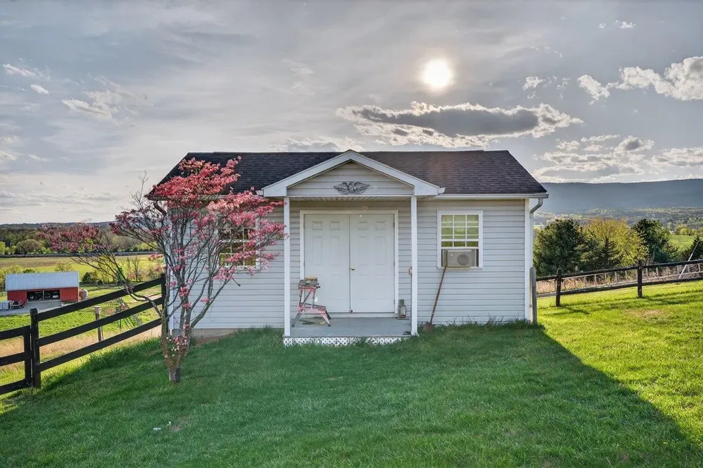 2395 North East Side Highway Elkton VA 22827