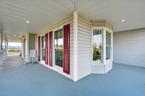 2395 North East Side Highway Elkton VA 22827