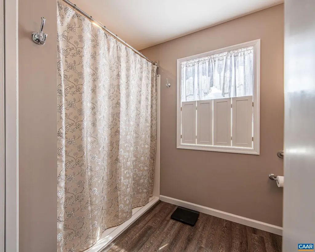 186 Rosewood Drive Scottsville VA 24590