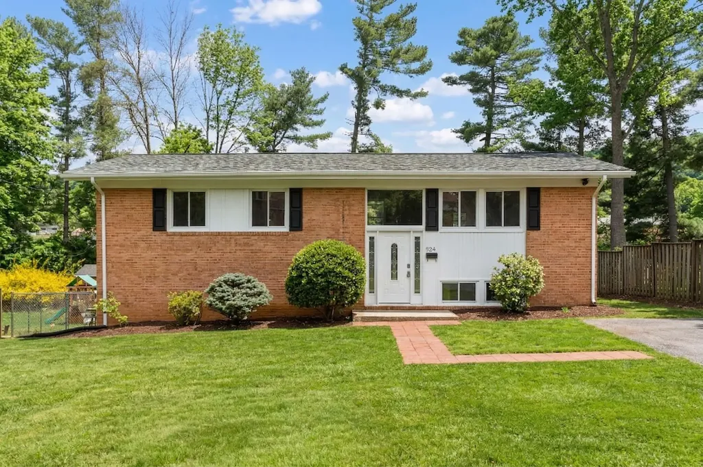 924 Washington Avenue Waynesboro VA 22980