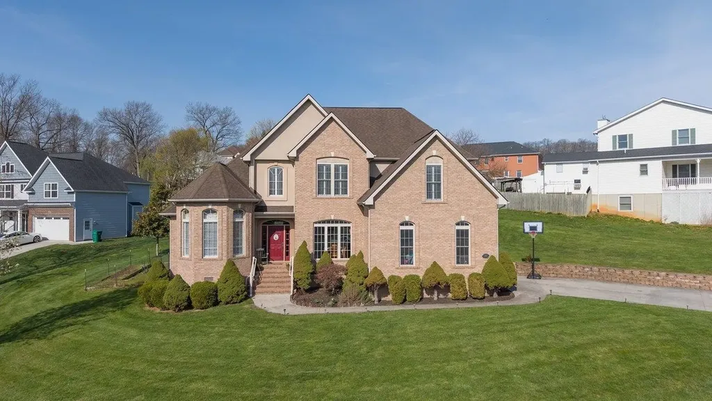 580 Regiment Road Penn Laird VA 22846