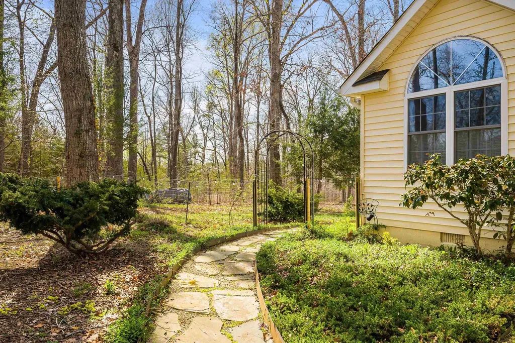 553 Hidden Valleys Road Palmyra VA 22963