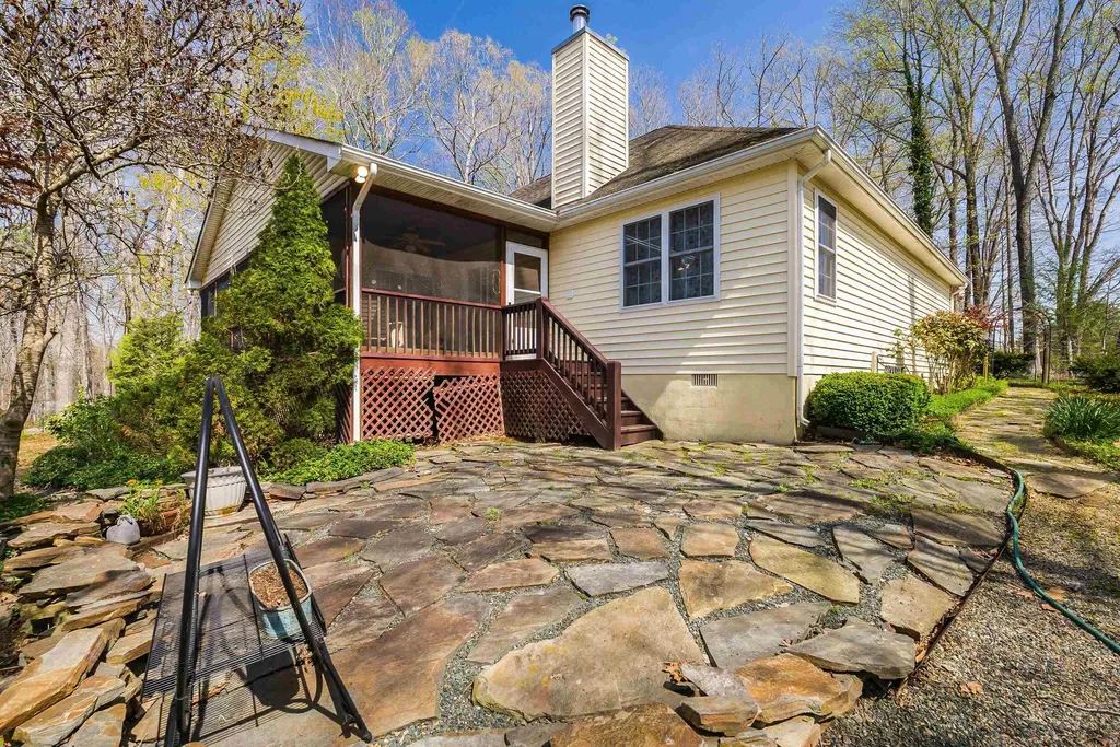 553 Hidden Valleys Road Palmyra VA 22963