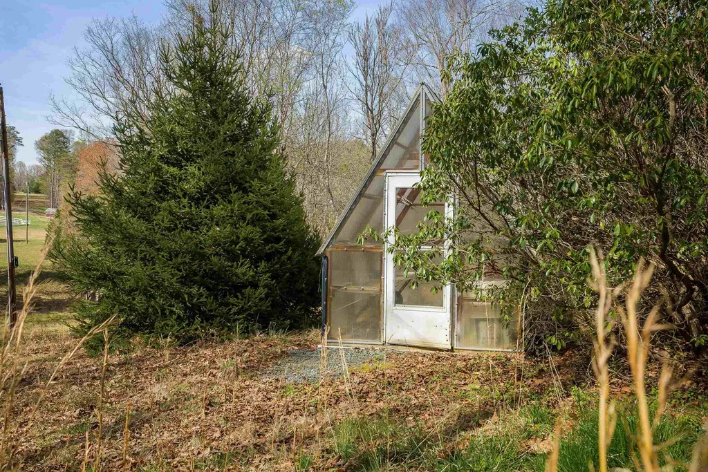 553 Hidden Valleys Road Palmyra VA 22963