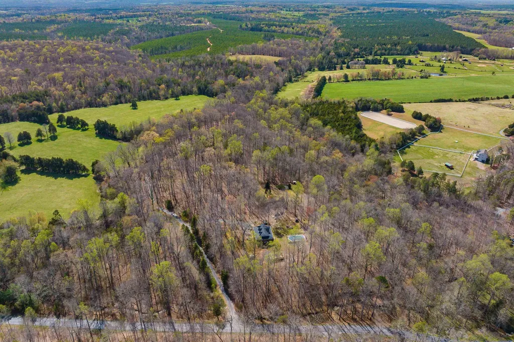 553 Hidden Valleys Road Palmyra VA 22963