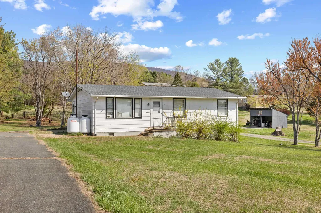 8688 Brooksville Road Greenwood VA 22943