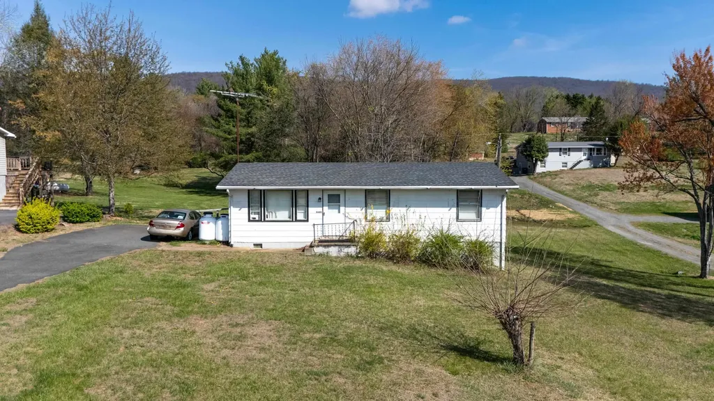 8688 Brooksville Road Greenwood VA 22943