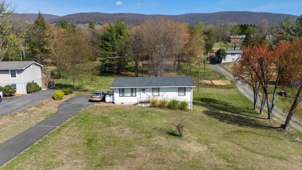 8688 Brooksville Road Greenwood VA 22943
