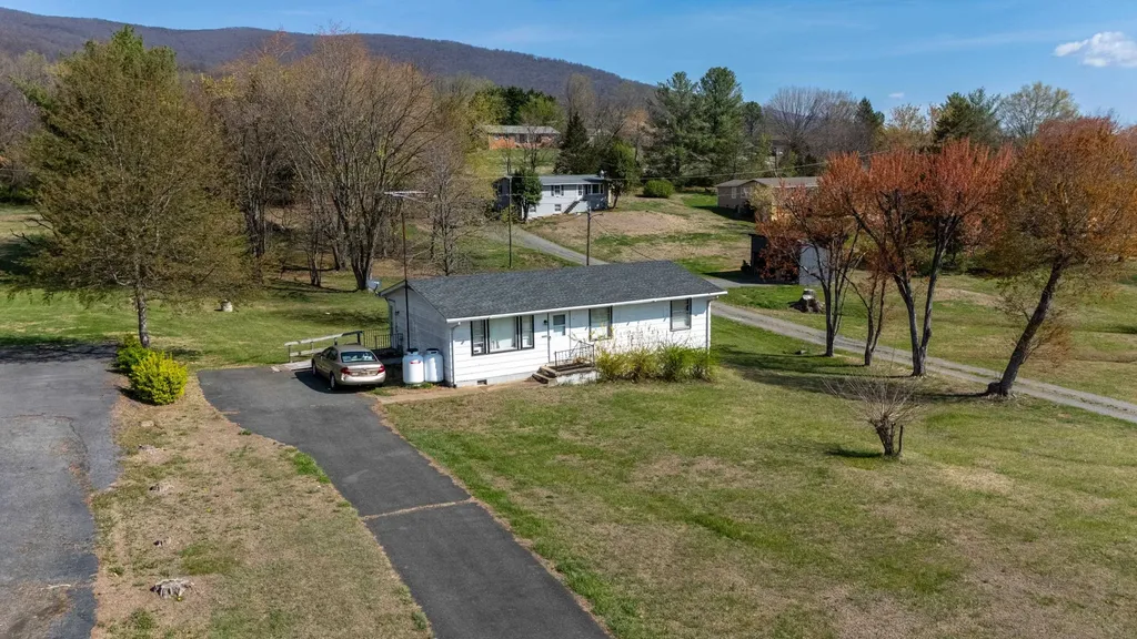 8688 Brooksville Road Greenwood VA 22943