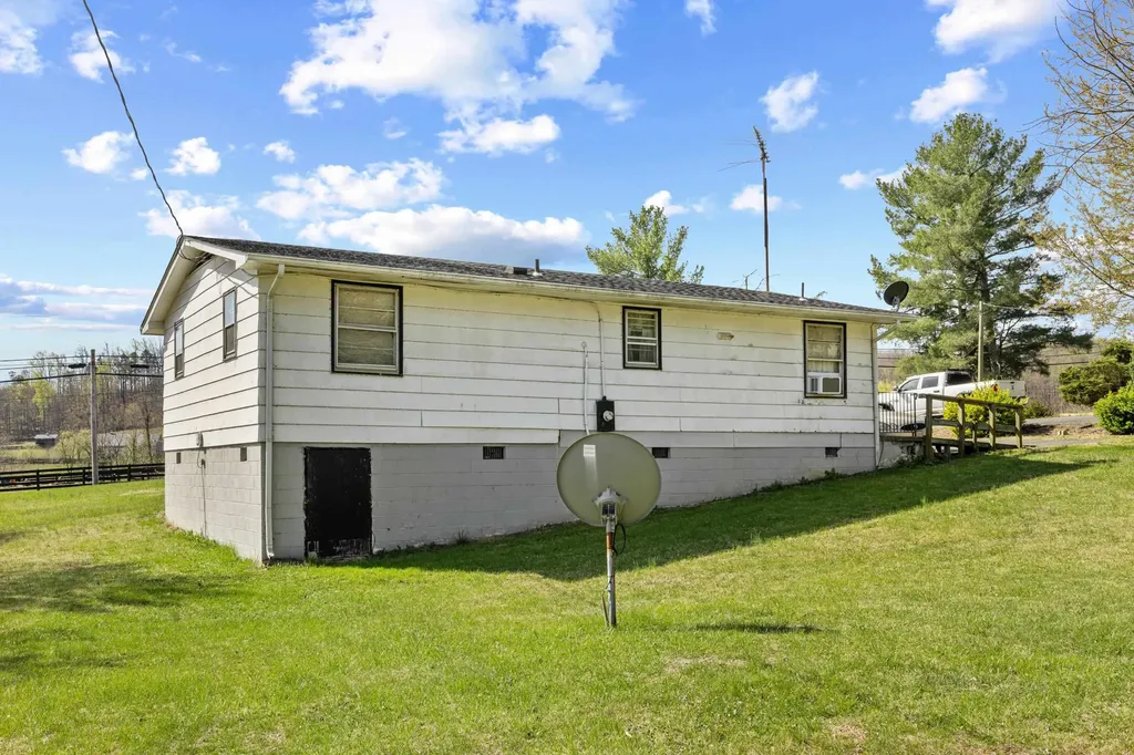 8688 Brooksville Road Greenwood VA 22943