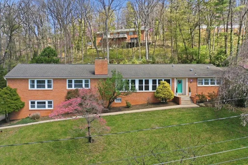 1229 Woodcrest Circle Harrisonburg VA 22801