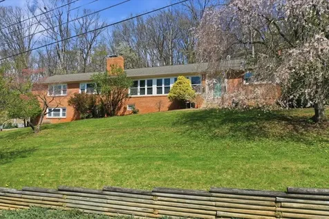 1229 Woodcrest Circle Harrisonburg VA 22801