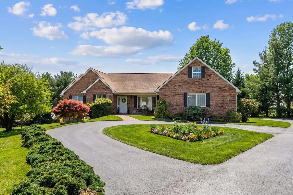 92 Fieldhaven Place Staunton VA 24401