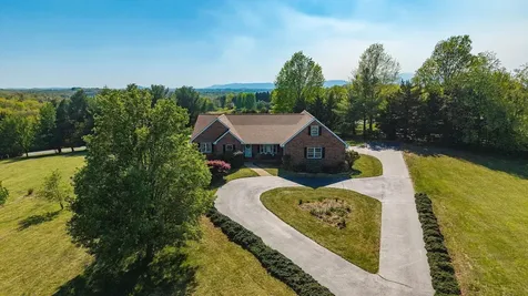 92 Fieldhaven Place Staunton VA 24401