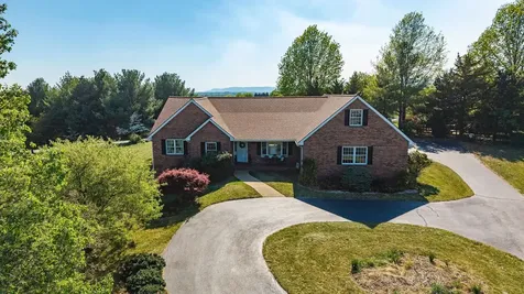 92 Fieldhaven Place Staunton VA 24401