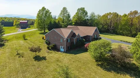 92 Fieldhaven Place Staunton VA 24401