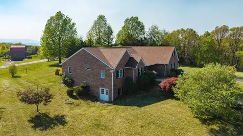 92 Fieldhaven Place Staunton VA 24401
