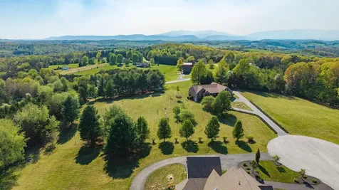 92 Fieldhaven Place Staunton VA 24401