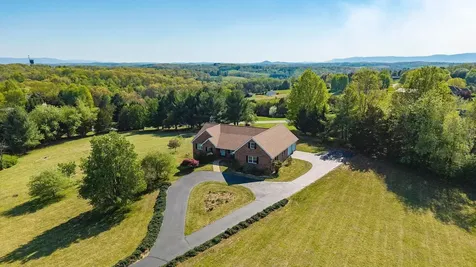92 Fieldhaven Place Staunton VA 24401