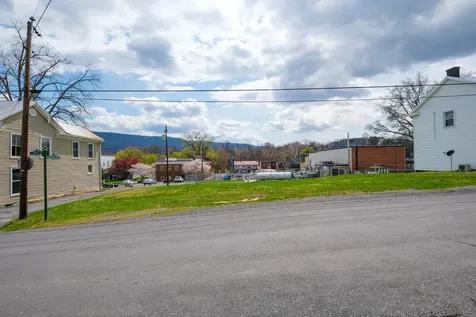 107 High Street S Edinburg VA 22824