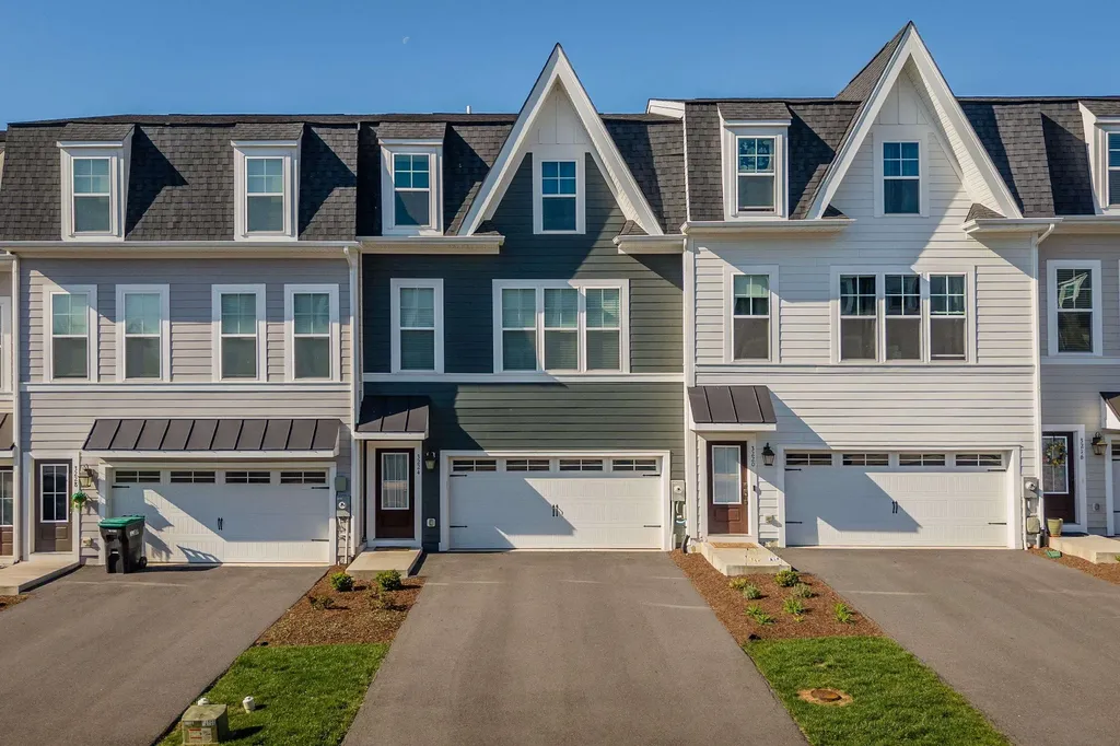 Rockingham VA, 3224 Marion Square