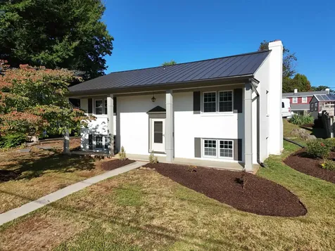 829 Jefferson Avenue Waynesboro VA 22980