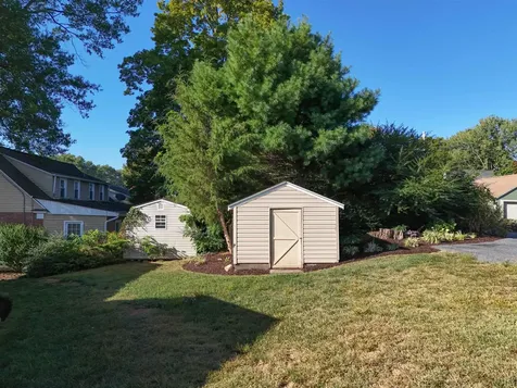 829 Jefferson Avenue Waynesboro VA 22980